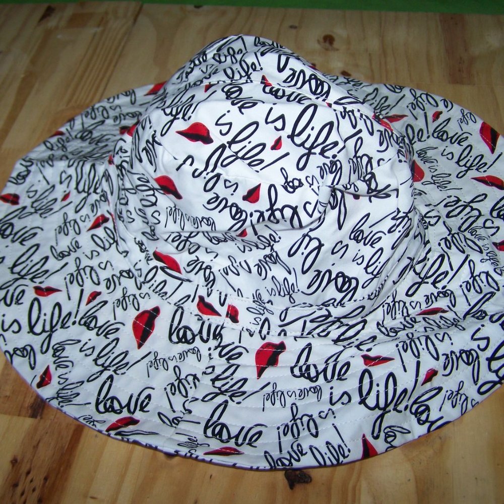Diane Von Furstenberg Love Is Life Bucket Hat OS - Picture 3 of 4
